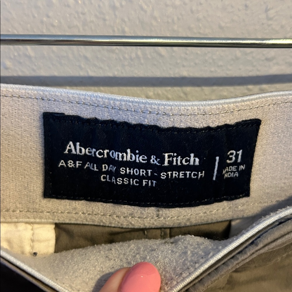 Abercrombie & Fitch Men's Khaki All Day Stretch Classic Fit Shorts - Picture 2 of 4